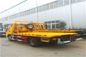 资兴附近拖车救援搭电